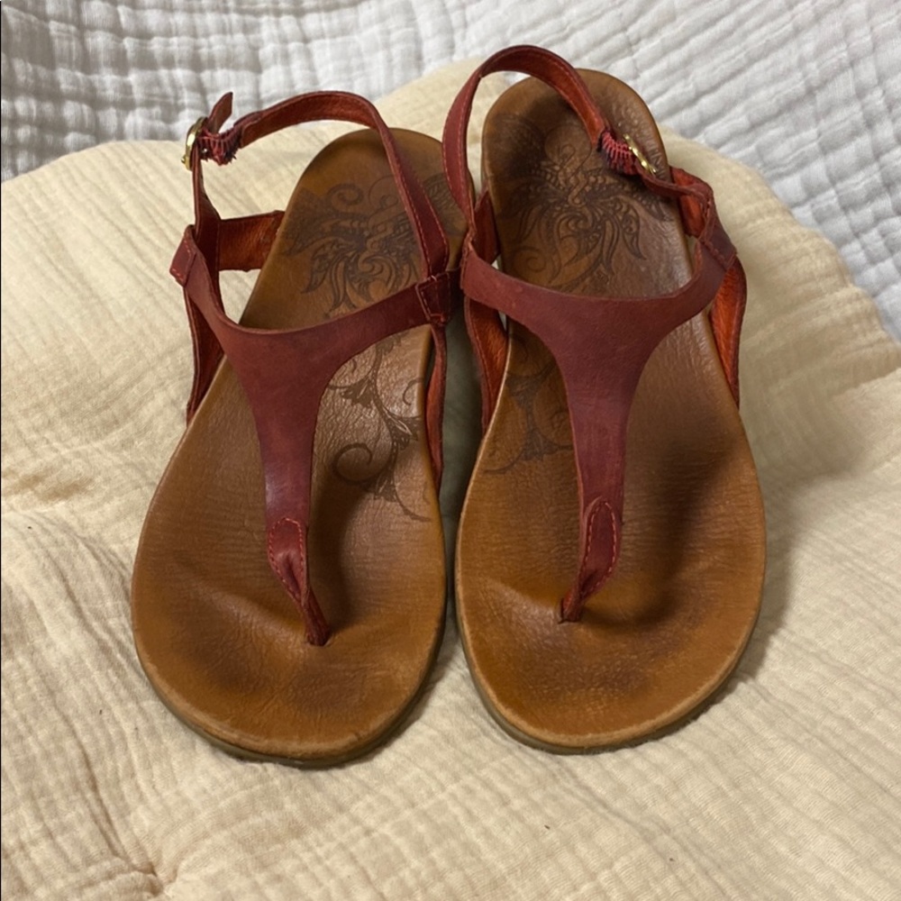 Women’s Ahnu sandals. Size 6 gladiator like style.